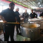 روزانه ۲ کامیون مواد غذایی برای پذیرایی از زوار اربعین تدارک می‌یابد