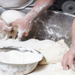 بیشتر نانوایان مازندران توان تامین آرد با هزینه های میلیونی را ندارند