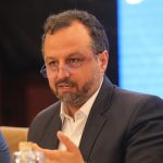 یک در هزار مالیات را به اصناف پرداخت می‌کنیم